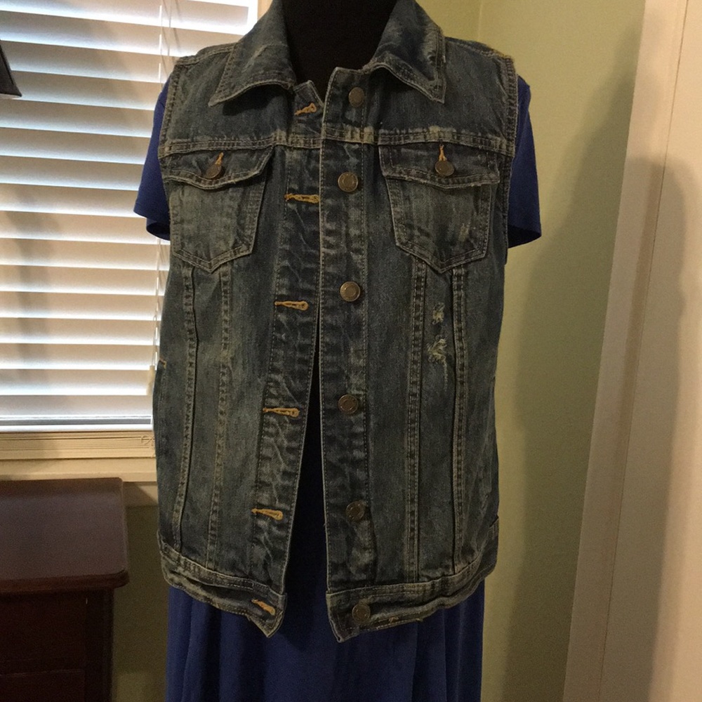Sleeveless jean jacket Sz M